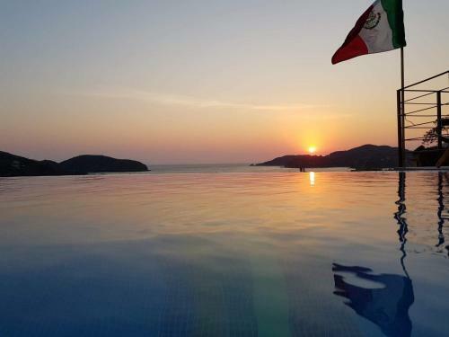 Casa Arcoiris Zihuatanejo B&B