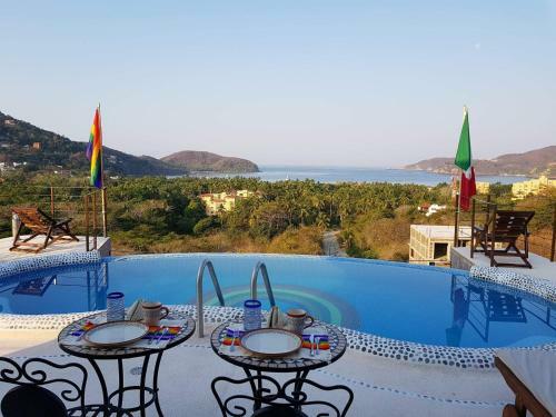Casa Arcoiris Zihuatanejo B&B