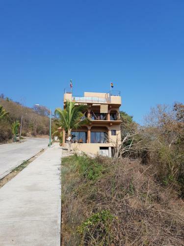 Casa Arcoiris Zihuatanejo B&B