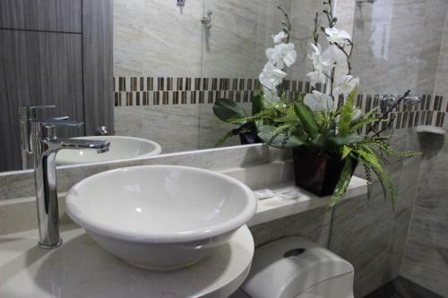 Ari Hotel