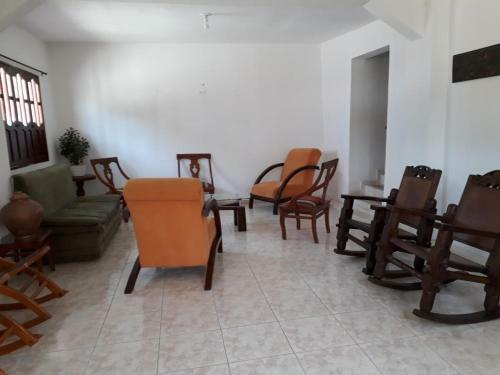 Hostal Emeraua Hospedaje