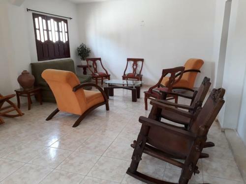Hostal Emeraua Hospedaje