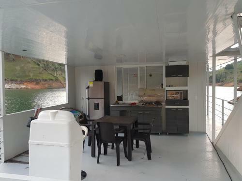 Casa Flotante Guide2fly