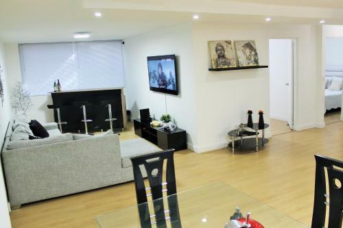 Spacious Lleras Loft Apartment