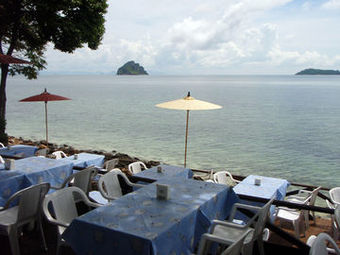 Hotel Phi Phi Natural Resort