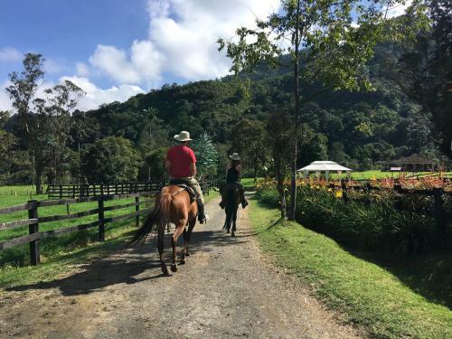 La Caba�a Ecohotel (river House) - Valle De Cocora