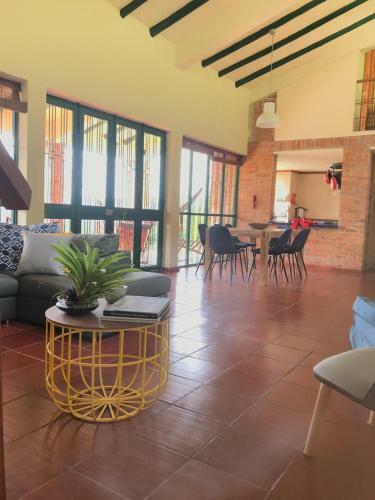 Lodge Mountain Getaway Near Bogota