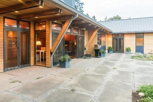 Fidalgo Island Waterfront Stunner