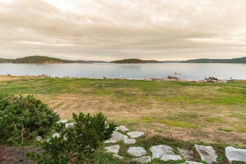 Fidalgo Island Waterfront Stunner
