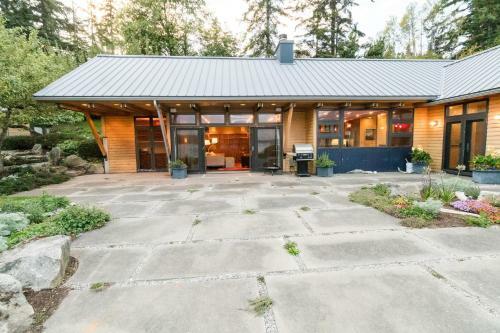 Fidalgo Island Waterfront Stunner