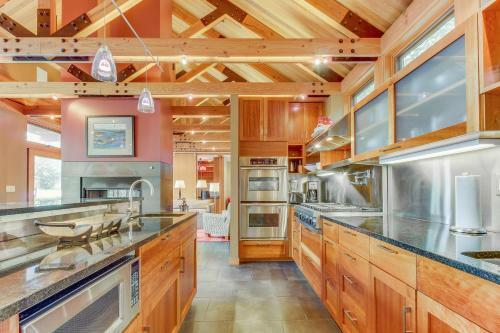Fidalgo Island Waterfront Stunner