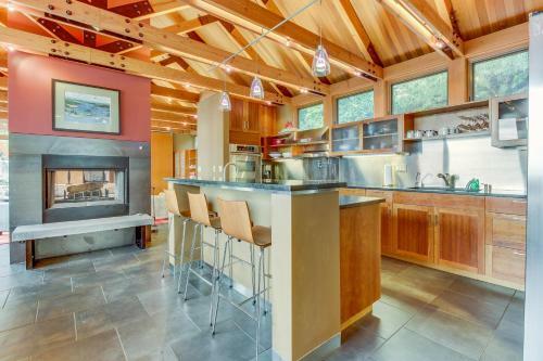 Fidalgo Island Waterfront Stunner