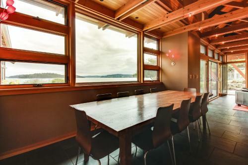 Fidalgo Island Waterfront Stunner