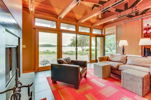 Fidalgo Island Waterfront Stunner