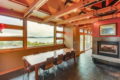 Fidalgo Island Waterfront Stunner