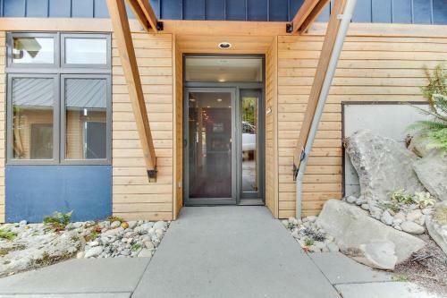 Fidalgo Island Waterfront Stunner