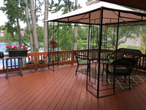 Reflection Lake Bed And Breakfast