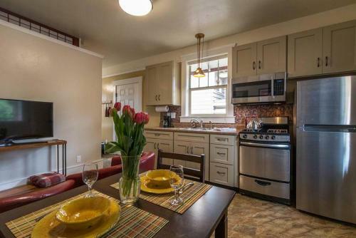 Three Trees Hollow- Charm & Comfort -cottage In Downtown Arcata
