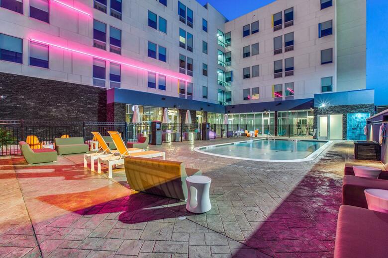 Hotel Aloft Dallas Arlington Entertainment District