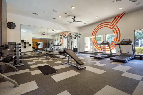 The Domain Premier Suites By Sonder