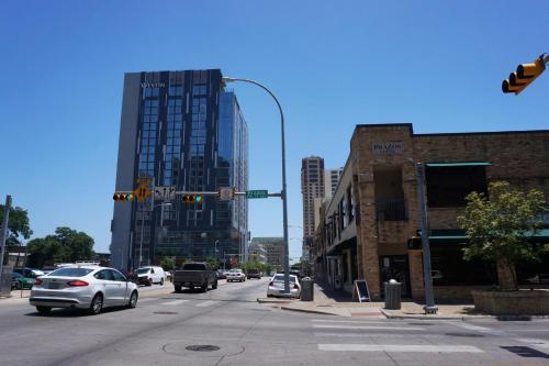 Loft 411 - Downtown! Close To Acl, Sxsw, And More!