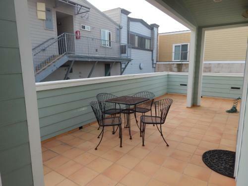359 1st Street One-bedroom Apartment