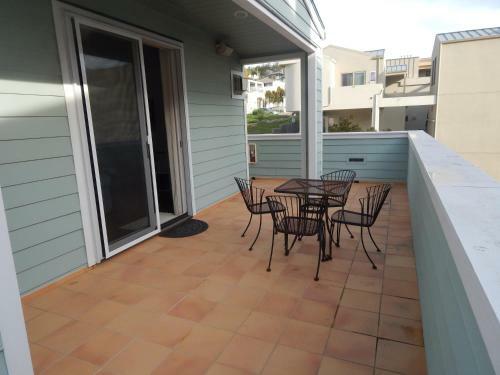 359 1st Street One-bedroom Apartment