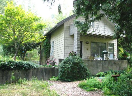 Squalicum Lake Cottage