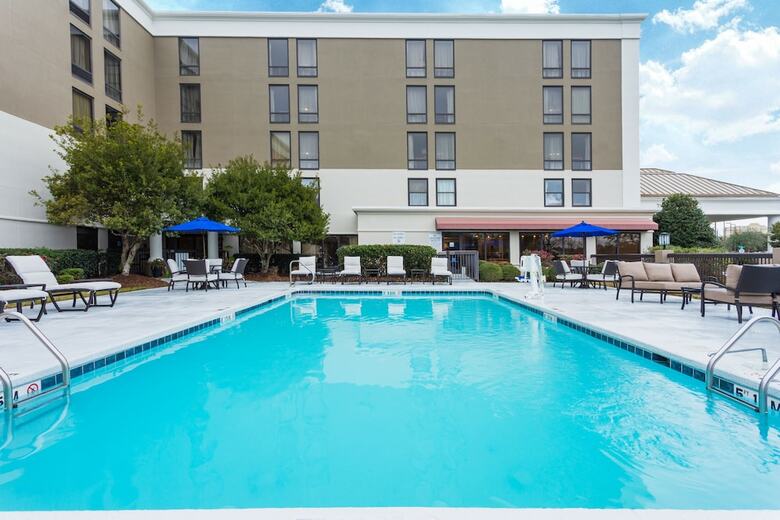 Holiday Inn Express Hotel & Suites Wilmington-university Ctr