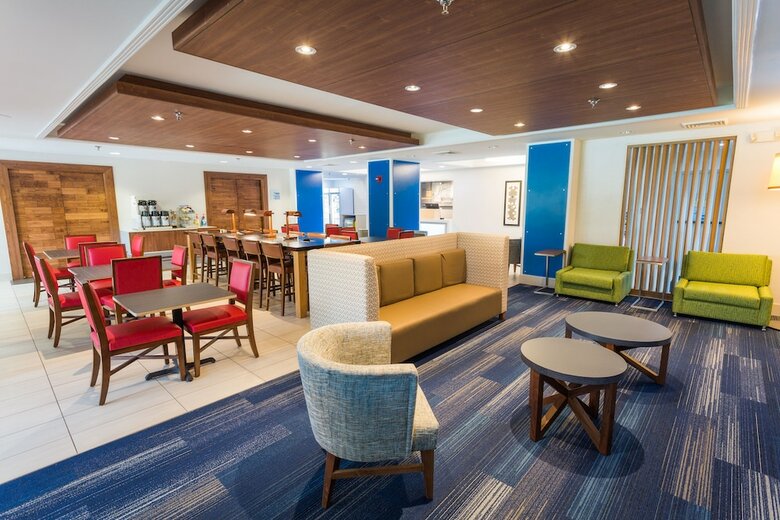 Holiday Inn Express Hotel & Suites Wilmington-university Ctr
