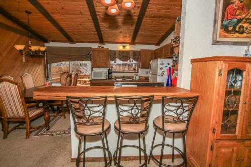 1752 - Ruff Inn It Home