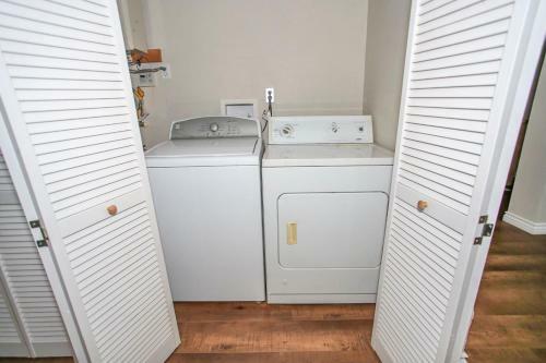 1724 - Bear Cub Den Home