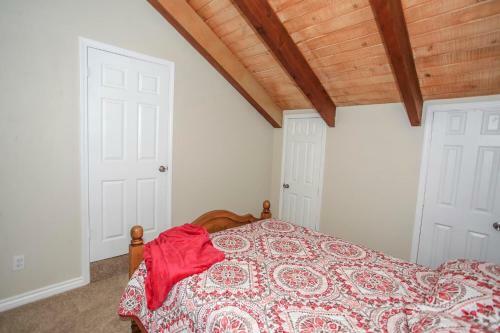 1724 - Bear Cub Den Home