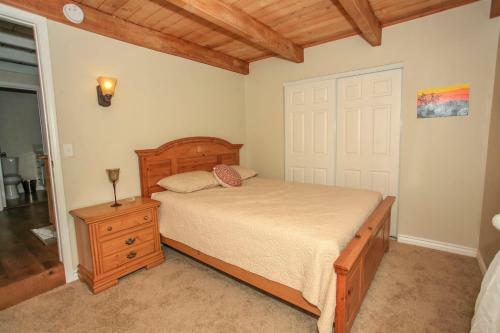 1724 - Bear Cub Den Home