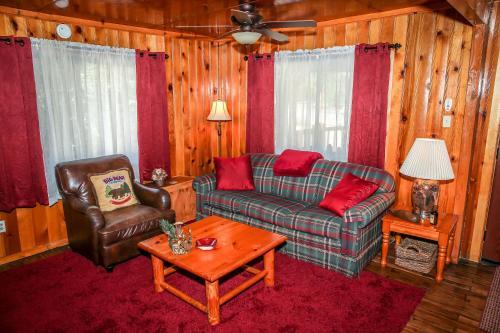 Cinnamon Bear Cabin