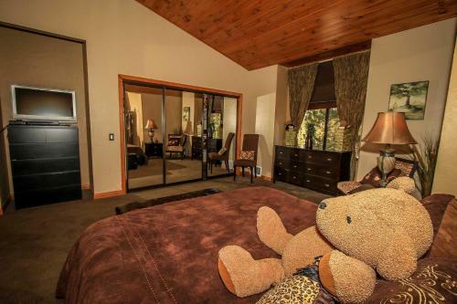 Four Happy Bears Estate Upscale Premium Retreat