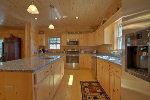 High Top Mountain Lodge Cabin