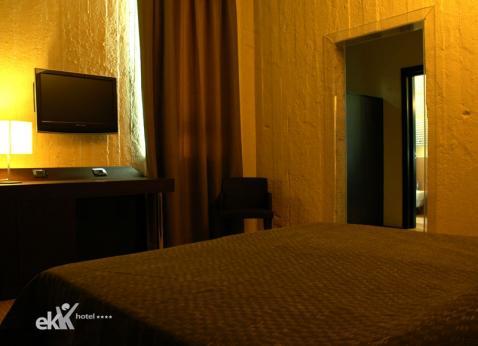 Ekk Hotel