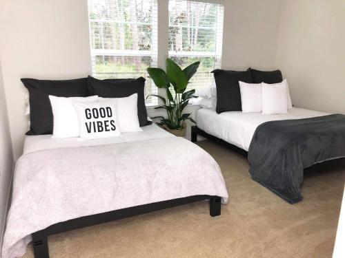 Beach Break With Heated Pool (sleeps 18)