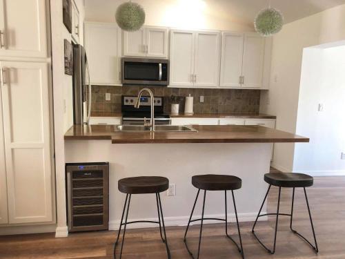 Beach Break With Heated Pool (sleeps 18)