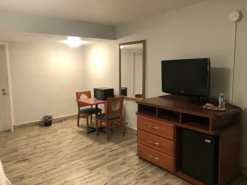Hotel Bay Breeze Inn