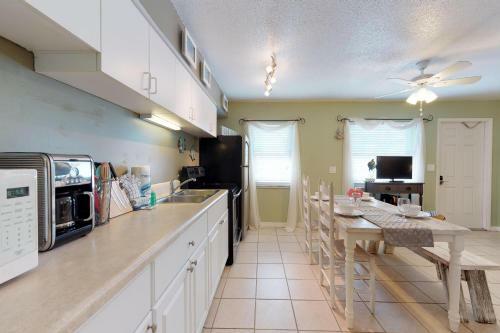 Bay View Inn 101-308 2nd St