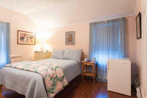 Posada The Coolidge Corner Guest House: A Brookline Bed And Breakfast