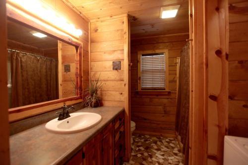 Wagon Wheel Cabin Broken Bow Cabin