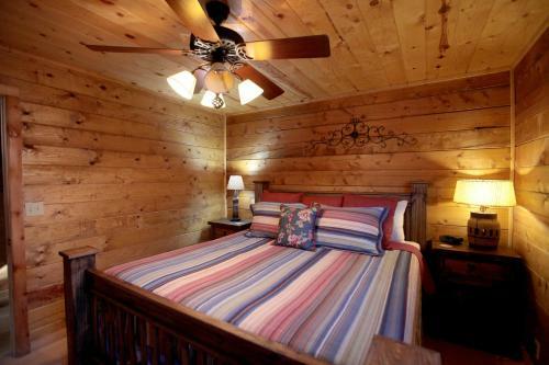 Wagon Wheel Cabin Broken Bow Cabin