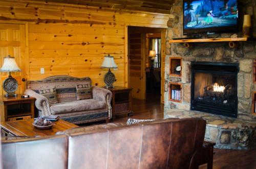 Finchs Nest Cabin Broken Bow Cabin