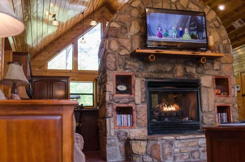 Finchs Nest Cabin Broken Bow Cabin
