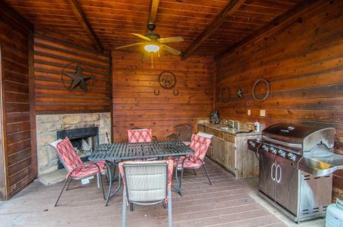 Mountain Breeze Cabin Broken Bow Cabin