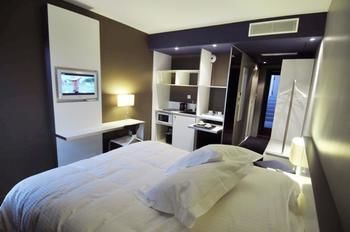 Hotel �telia