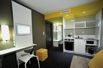 Hotel �telia